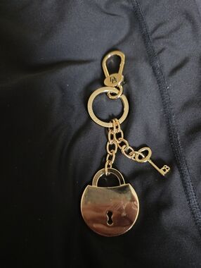 DOONEY & BOURKE PURSE CHARM/KEY CHAIN - LOCK & KEY